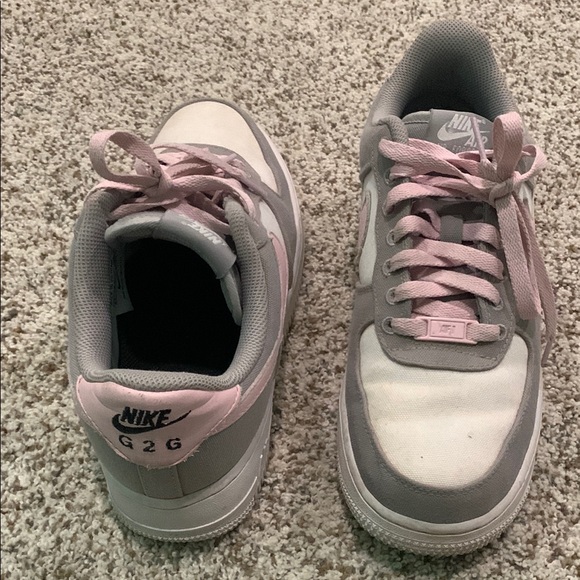 Nike Air Sneakers in Pink and Gray - Picture 2 of 5